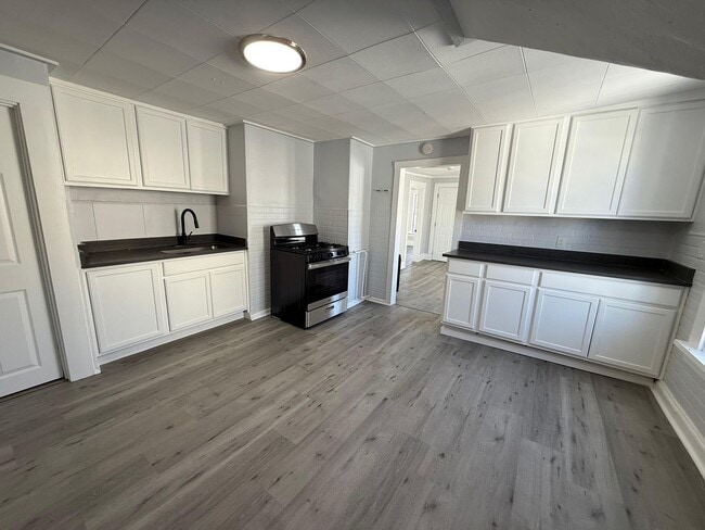 Building Photo - 61 Goddard St Unit 3