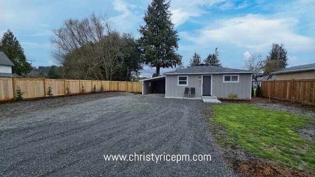 Building Photo - 31721 W Commercial St Unit B