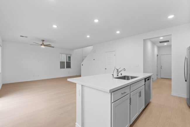 Photo - 4469 Sawyer Rdg St