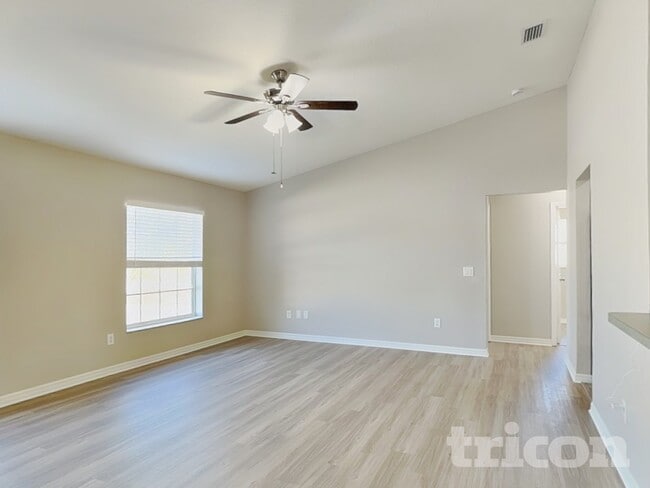 Photo - 1488 Nabatoff St