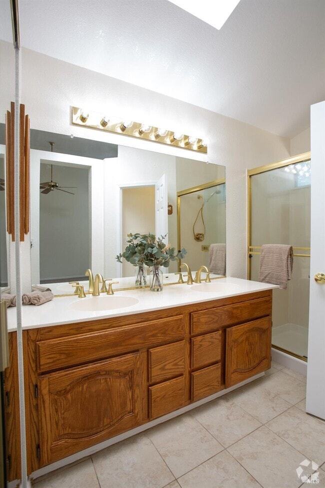 Building Photo - 767 Raven Dr Rental
