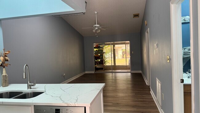 Photo - 746 N Jefferson Ave Unit 746 N Jefferson Ave