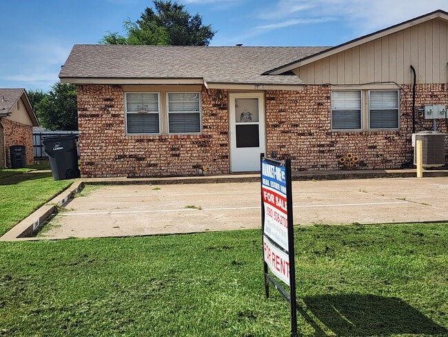 Building Photo - 7938 NW Crossland Cir Unit 7938