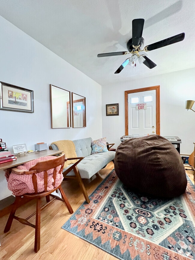 Building Photo - 312 Washington St Unit 1 Rental