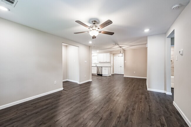 Photo - 6739 New York