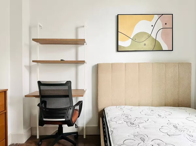 Photo - Furnished room/NOT APARTMENT Unit 2