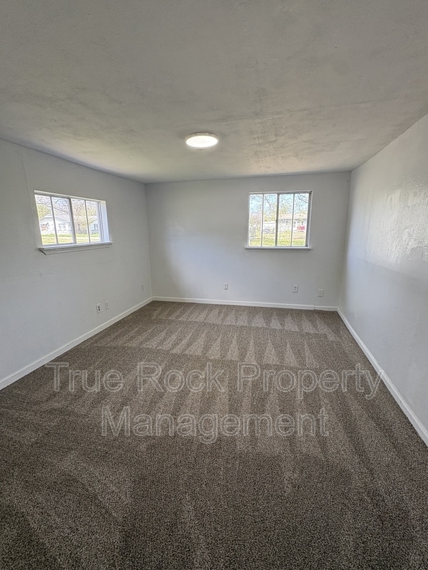 Photo - 730 W 8th St