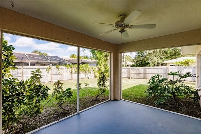 Photo - 3/2 HOME WITH HUGE /FENCED BACK YARD. -12 MINUTES to Siesta Beach! Great school district!