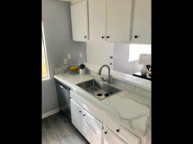 Photo - 2166 Chestnut Ave