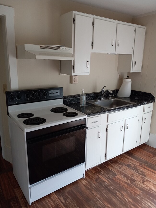 Building Photo - 163 Autumn St Unit C Rental
