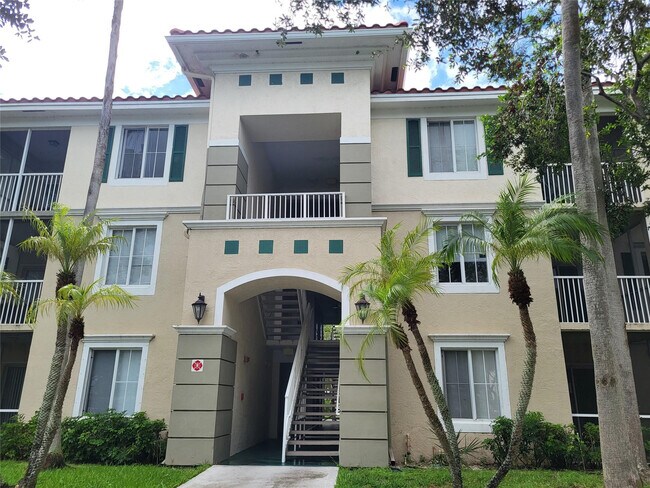 Photo - 11655 W Atlantic Blvd Unidad 2002