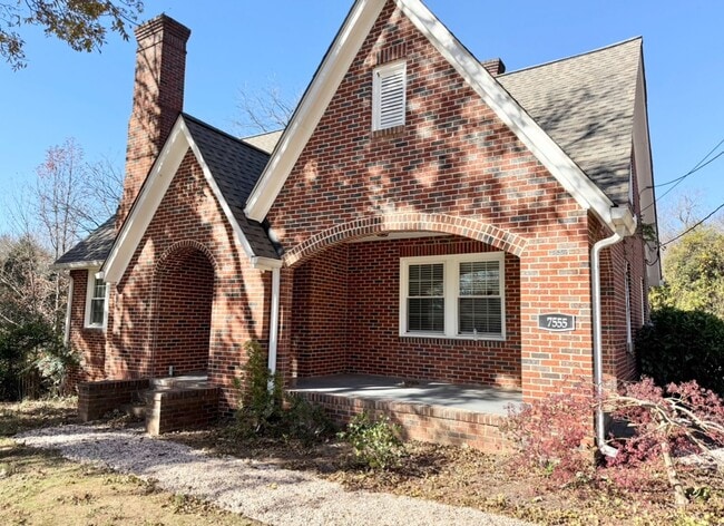 Photo - Spacious 3 Bedroom in Reidsville with an Office- Newly Renovated - Lawncare Included!