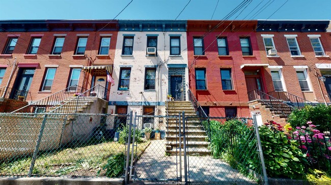 Building Photo - 19 Henry St Unit 1