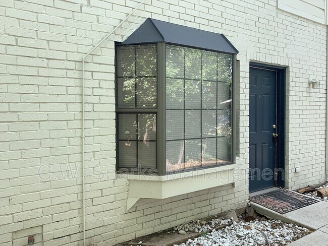 Building Photo - 2806 Knight St Unit #101