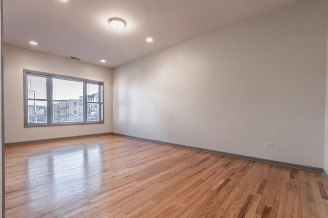 Photo - Stylish Bronzeville 2BR with Parking, Storage & Modern Finishes Unit 2W