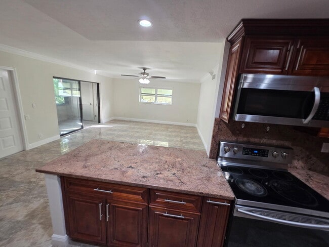 Photo - 111 Lake Ave Unit 8