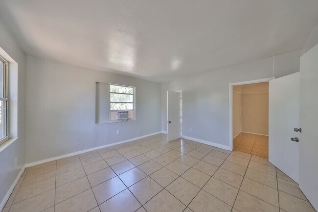 Photo - 4801 10th Ave S Unidad 4801 1/2 10th Ave S