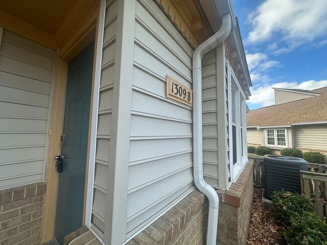 Photo - Bright and Spacious Greenbrier Fairways Condo