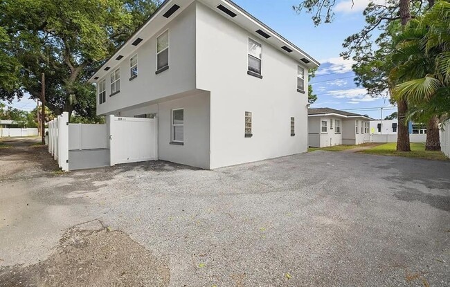 Building Photo - 5519 Gulfport Blvd S Unit 5519/2