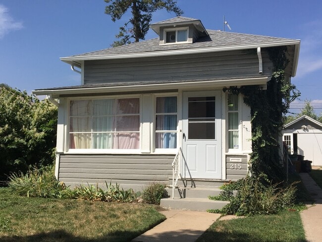 Building Photo - 215 Grove St