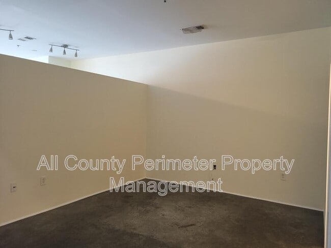 Photo - 560 Dutch Valley Rd NE Unidad 2205