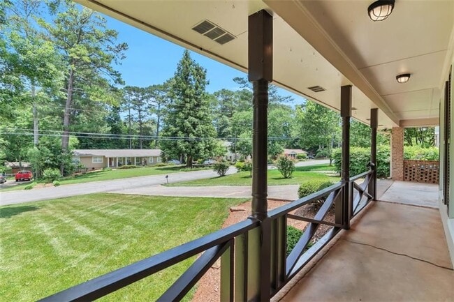 Photo - 759 Glen Cir SW