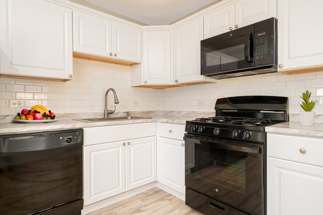 Photo - 6 E Briarwood Dr