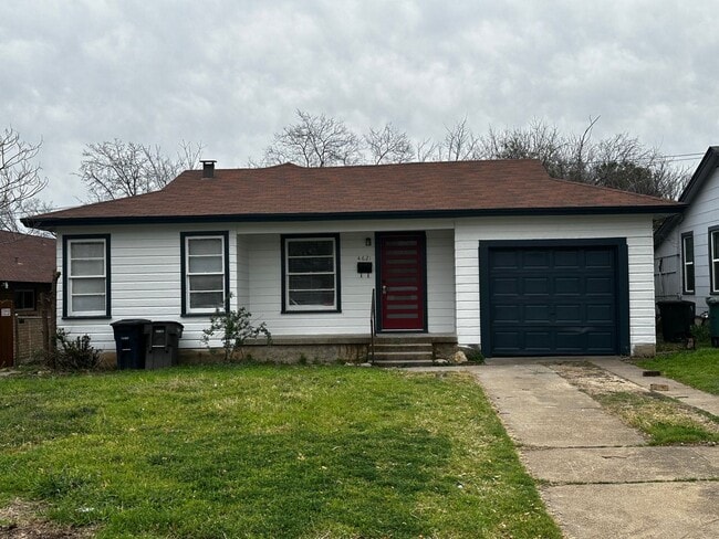 Building Photo - 3 bedroom 1 bathroom with 1 car garage in 76107