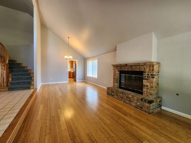 Photo - Spacious 4 Bed / 3 Bath Windsor Home