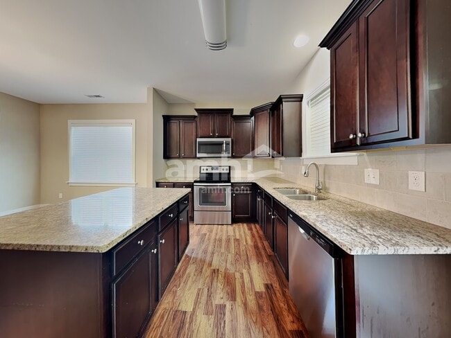 Photo - 407 Red Wood Rd