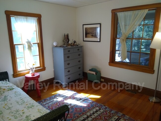 Photo - 323 Pelham Rd