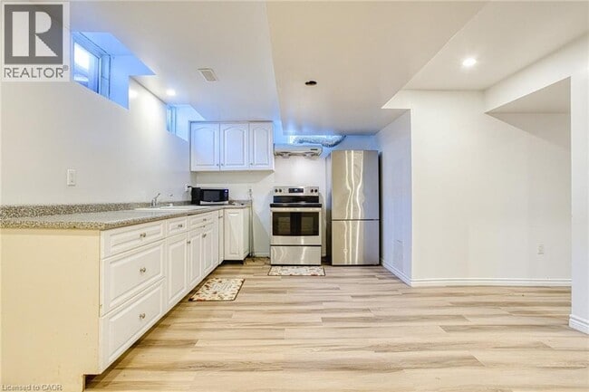 Photo - 72 Nanaimo Cres