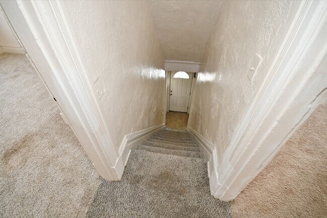 Photo - 855 Crucible St Unit 2