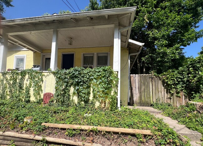 Building Photo - 11 Aldeah Ave Unit C