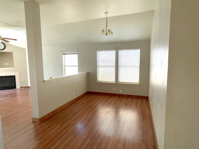 Photo - 218 Sunshadow Dr