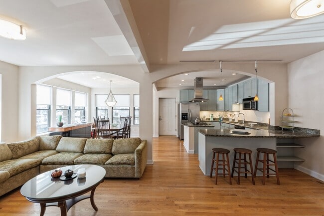 Photo - 645 W Bittersweet Pl Unit 1