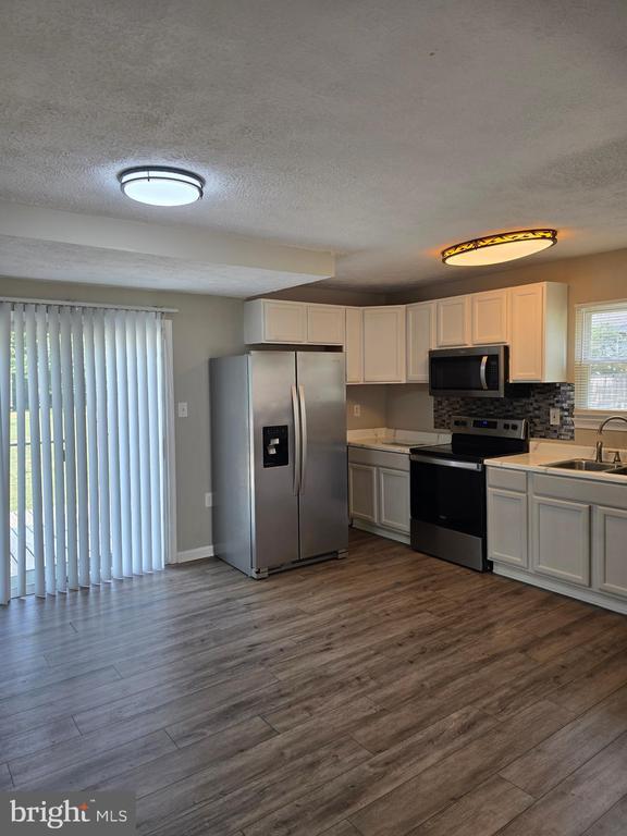 Building Photo - 8313 Gibbons Dr