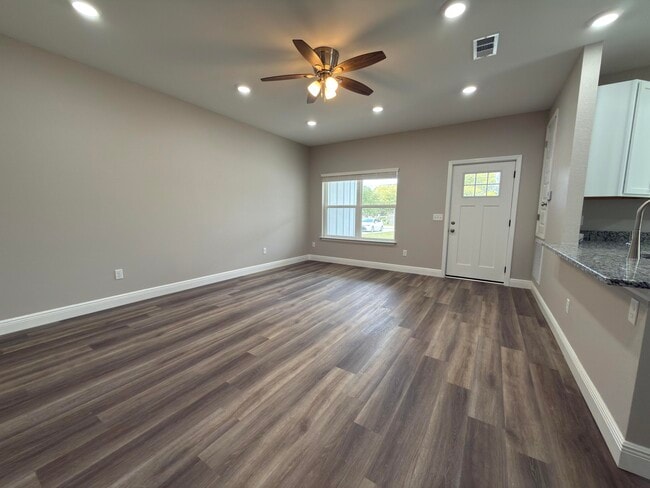 Photo - 6637 Water St