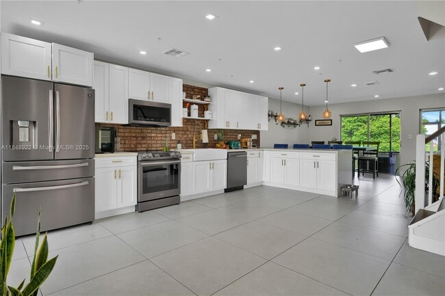 Building Photo - 8330 SW 154th Ave Rental