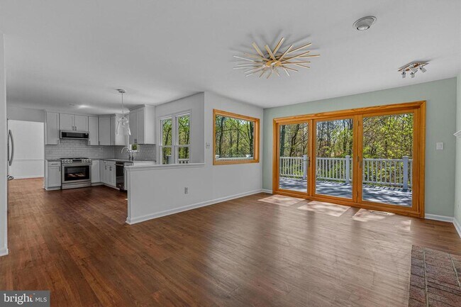 Photo - 1646 Stowe Rd