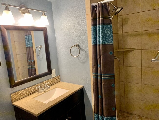 Photo - 4918 Branscomb Dr