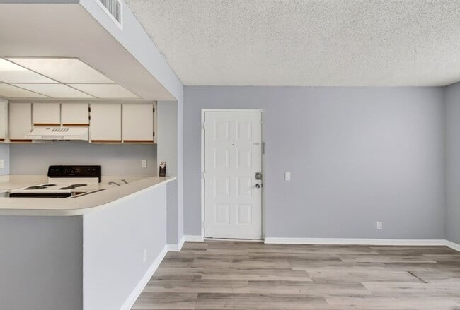 Photo - ONE BEDROOM ONE BATHROOM!! WATERFRONT COMMUNITY Unit 110