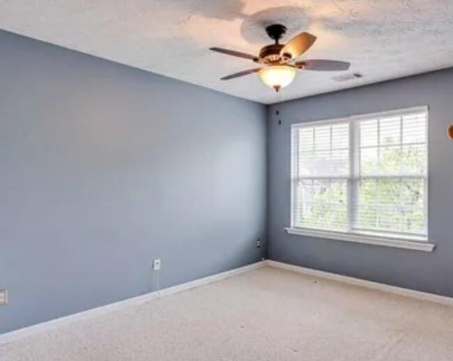 Photo - 728 Roxholly Ln NE