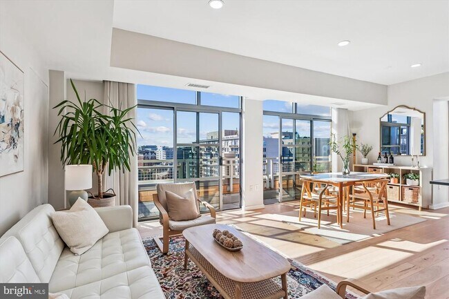 Photo - 475 K St NW Unidad 1116