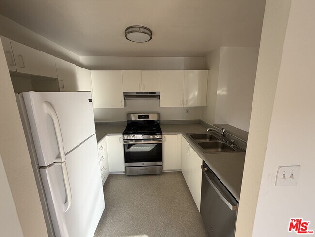 Photo - 326 S Manhattan Pl Unidad 205