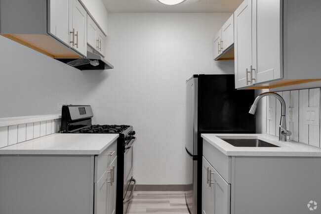 1BR, 1BA - 575SF