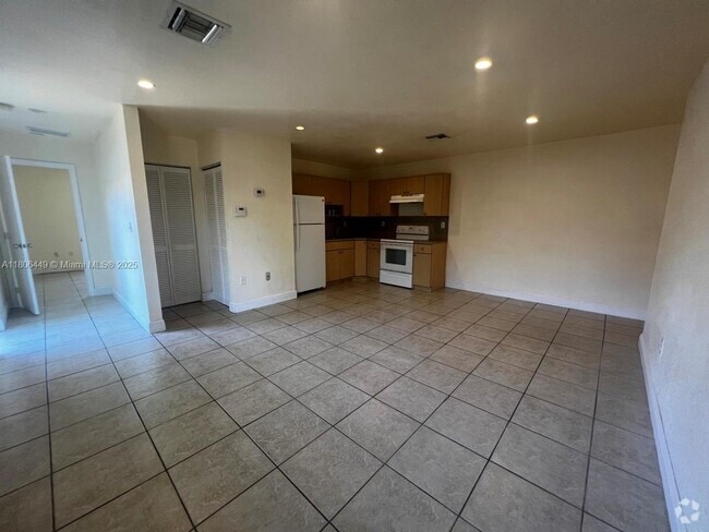 Building Photo - 3342 NW 9th Ave Unit 3344 Rental