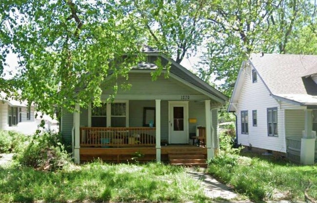 Building Photo - Newly Remodeled and Ready for you!