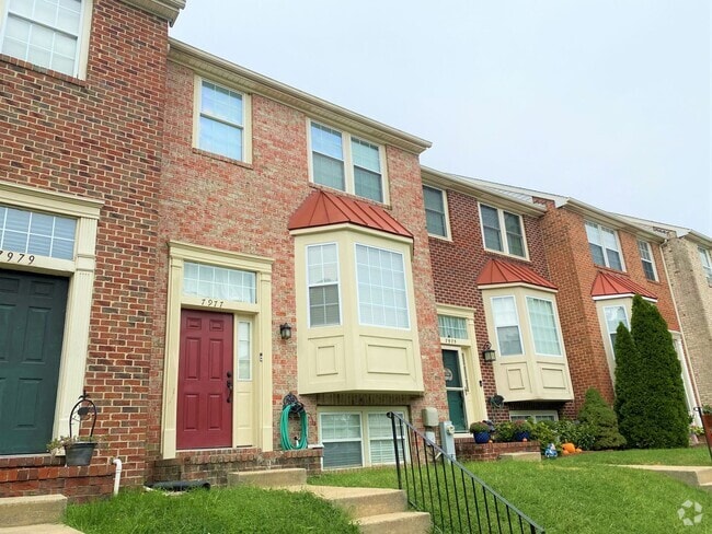 Building Photo - Stunning 4 BR /2.5 Townhome in Stoney Beach!