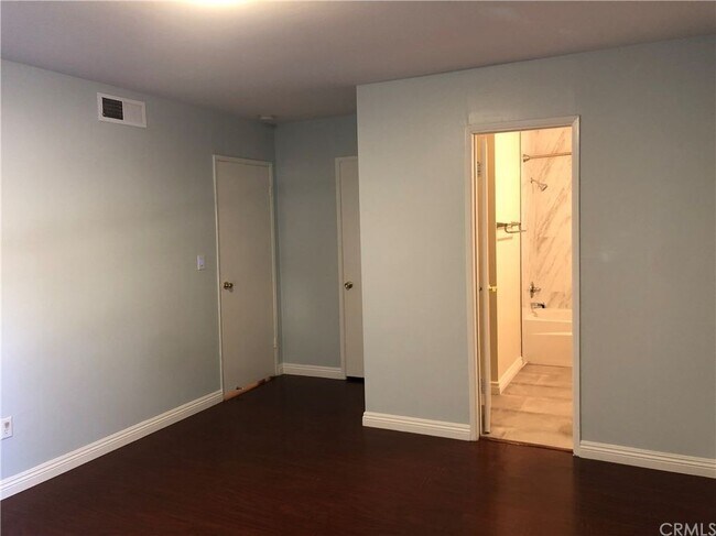 Master bedroom - 339 S Catalina Ave Unit 117